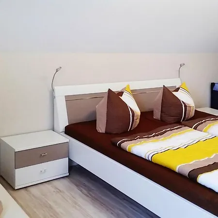 Holiday - Dmg031010-lya